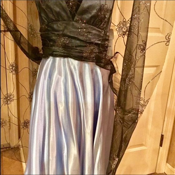 Retro pin up silver embellished gorgeous gown - Picture 7 of 7